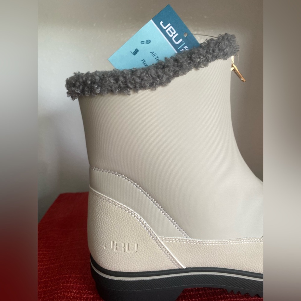 Women's Winter Boots in Cream and Gray - Picture 13 of 16